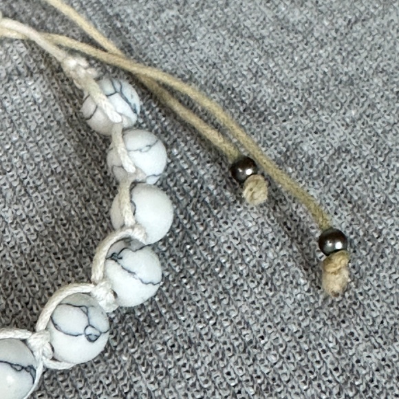 Natural White Howlite Bracelet - Picture 3 of 8
